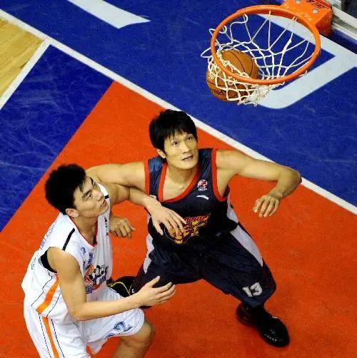 CBA“眼镜蛇”！广西篮球旗帜！可能是宏远最难忘的角色球员......(9)