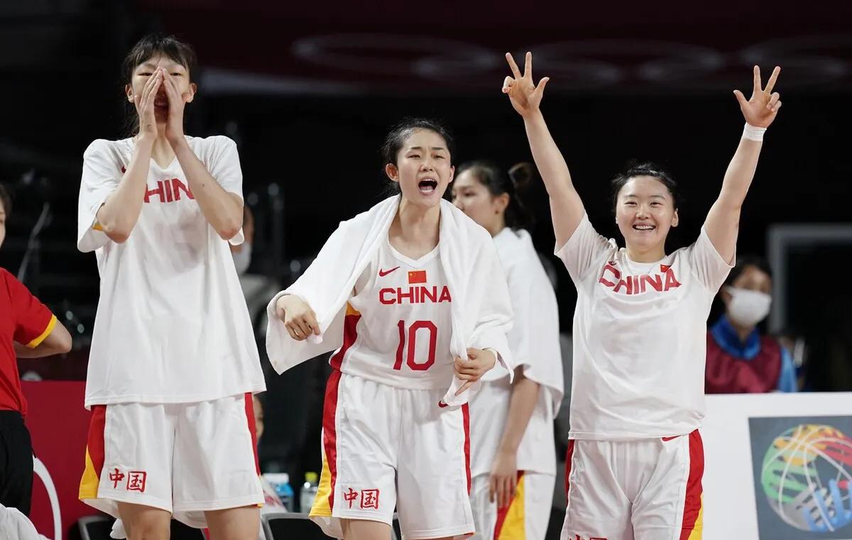 国际篮联力挺，中国女篮太牛了，力压东道主排名第二(5)
