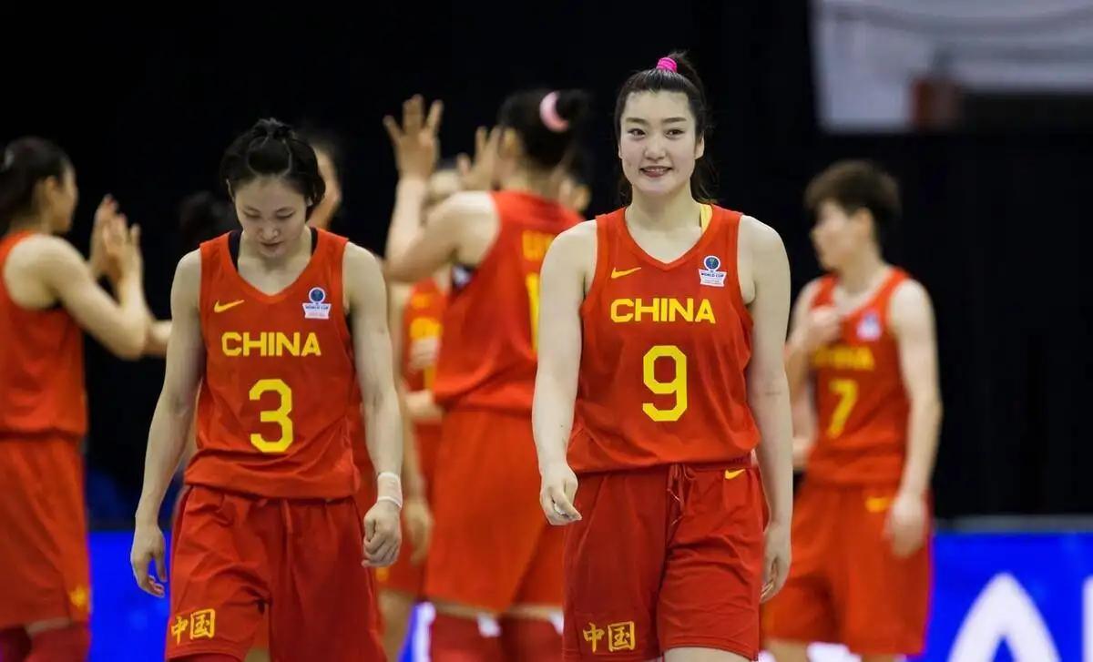 国际篮联力挺，中国女篮太牛了，力压东道主排名第二(6)