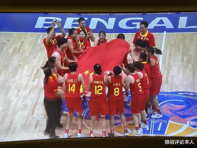 中国女篮17分大胜韩国，三大喜讯出炉，如释重负像夺冠一样庆祝(3)