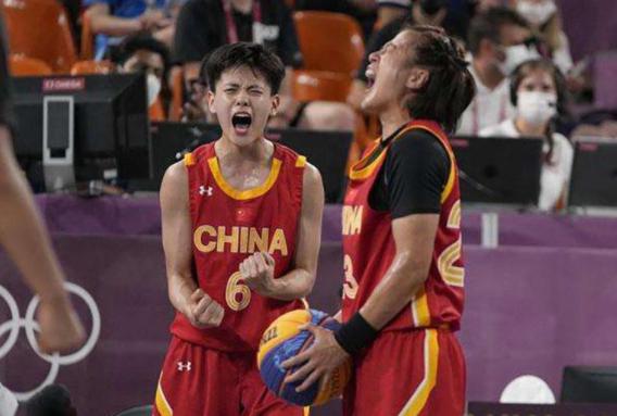 中国篮球界的半边天，女篮队伍中的巾帼英雄，杨舒予为什么这么受欢迎？(2)