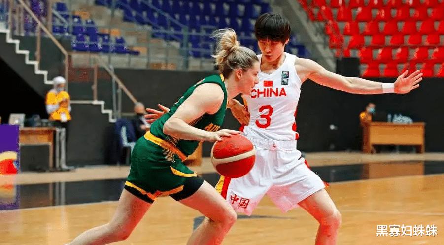 u18亚锦赛决赛，中国女篮55: 81澳大利亚，屈居亚军，这场失利主要有两个原因(1)