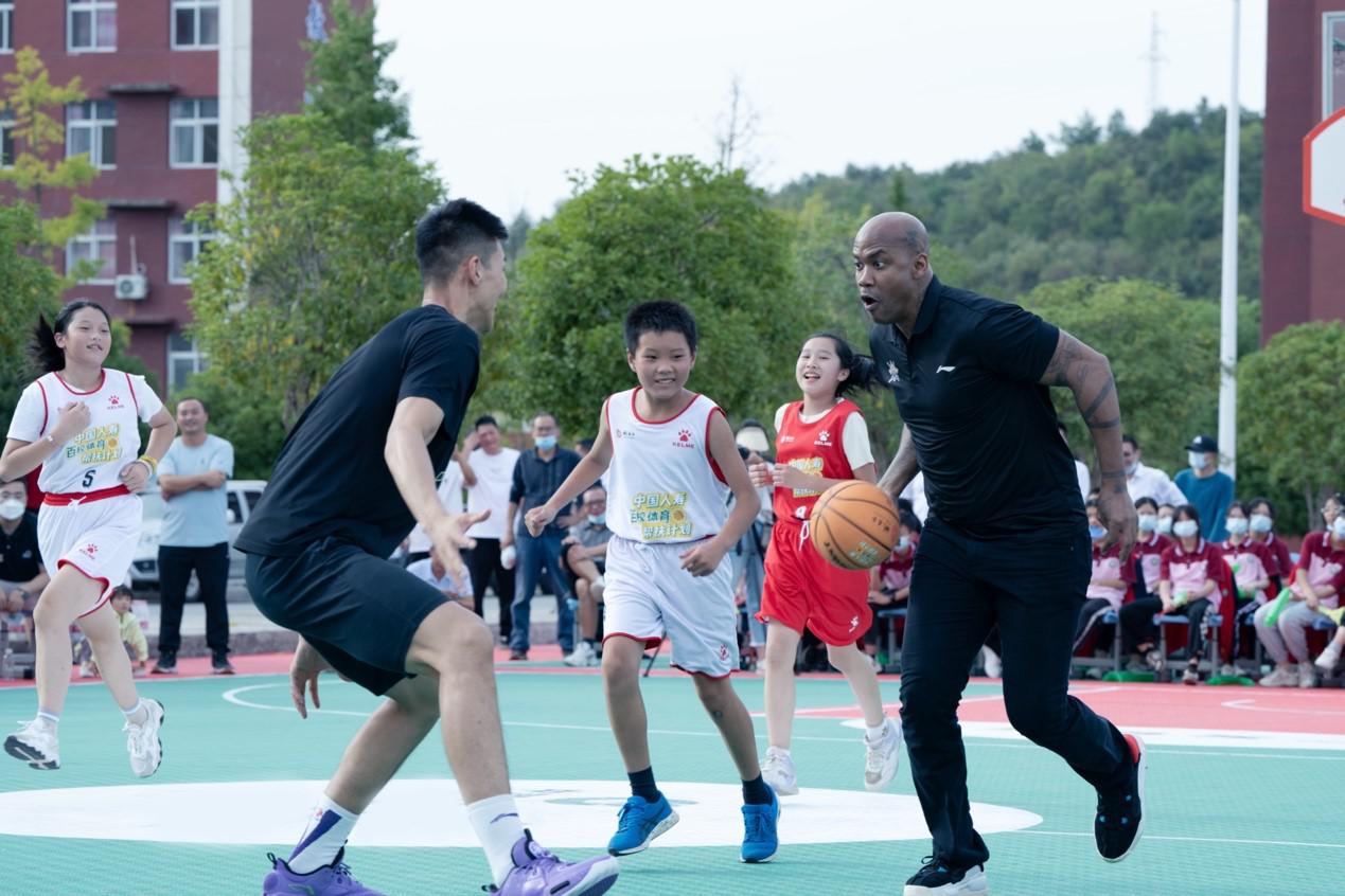 篮球伴成长 “乡村公益行”走进丹江口乡村学校(5)