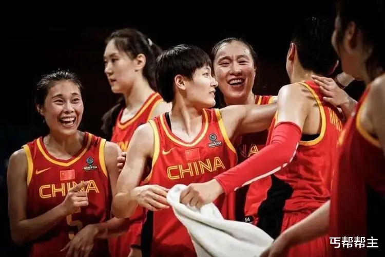 突然发现每当中国男篮没落的时候，女篮就变得很强大