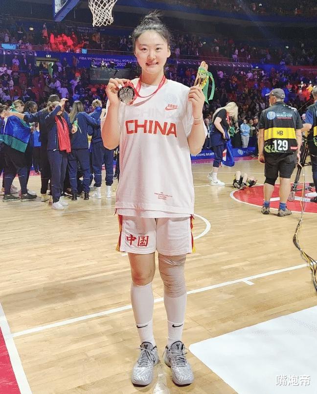 颁奖24小时后，中国女篮噩耗来临！女哈登承认韧带断裂，还向球迷道歉(3)