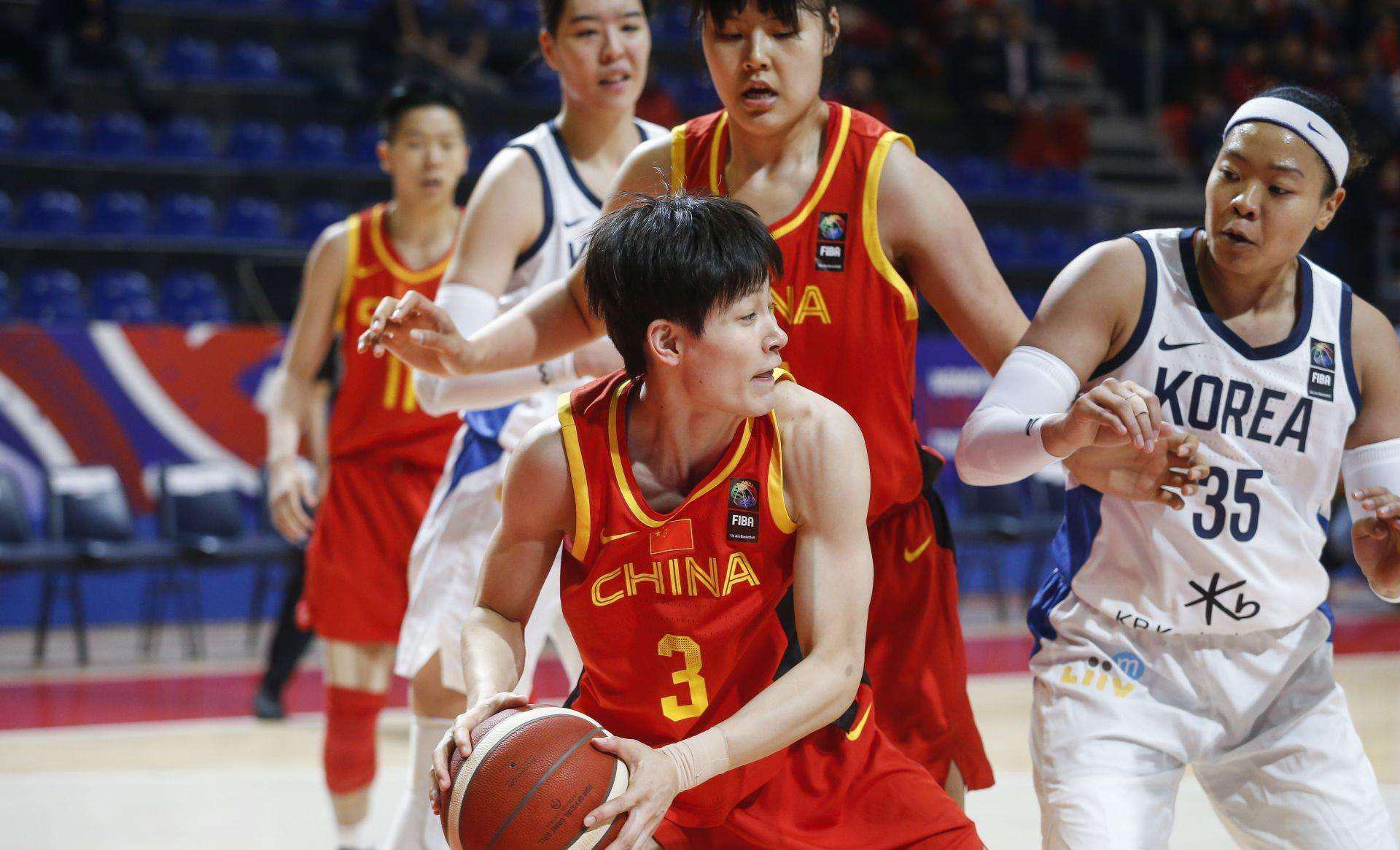 中国女篮连胜万里报喜，男篮却传两个糟糕消息，姚明措手不及。