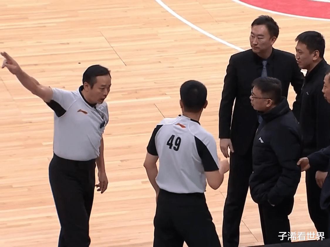 下午13点！CBA曝出争议决定：中国篮球遭质疑，球迷骂声一片(4)