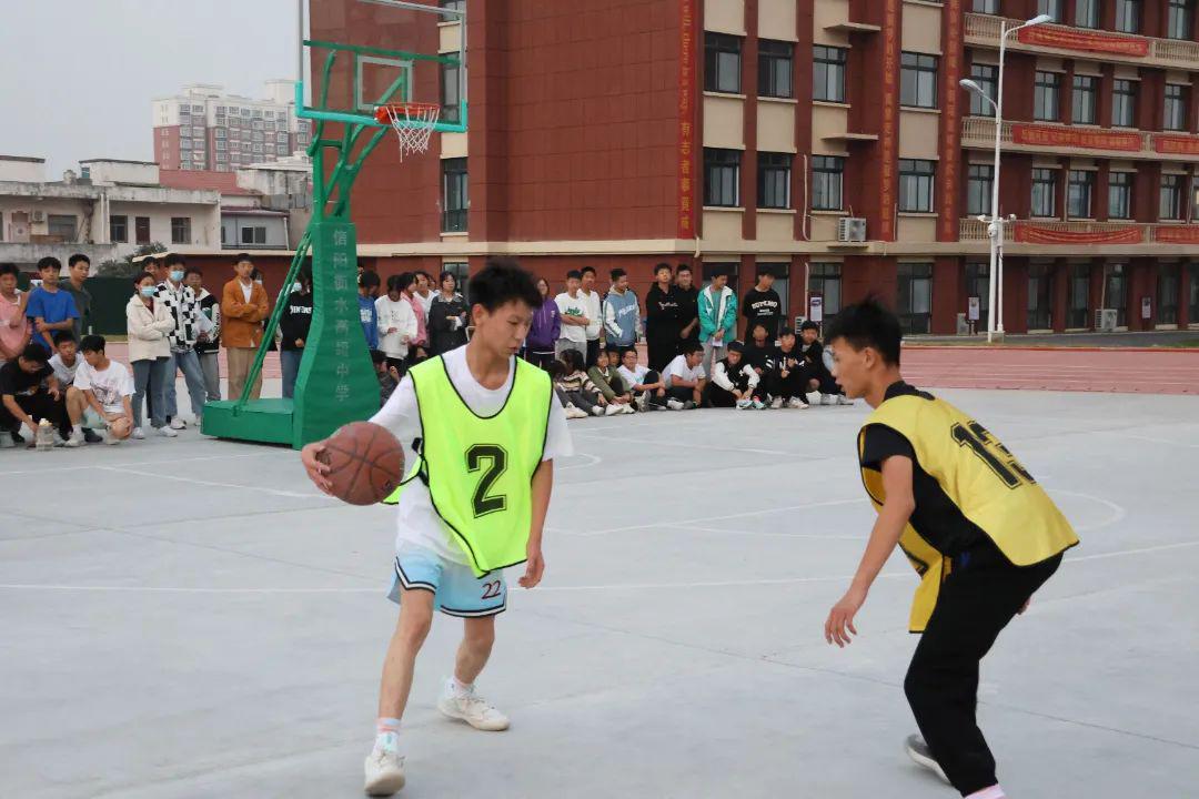 信阳衡水高级中学篮球比赛进行中(6)