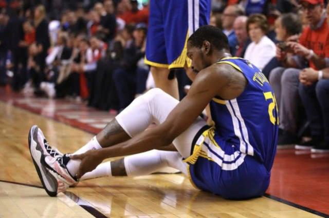 在NBA全明星赛中，恶意犯规的球员真是不少，詹姆斯维金斯受伤都很正常(1)