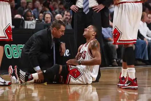 在NBA全明星赛中，恶意犯规的球员真是不少，詹姆斯维金斯受伤都很正常(4)