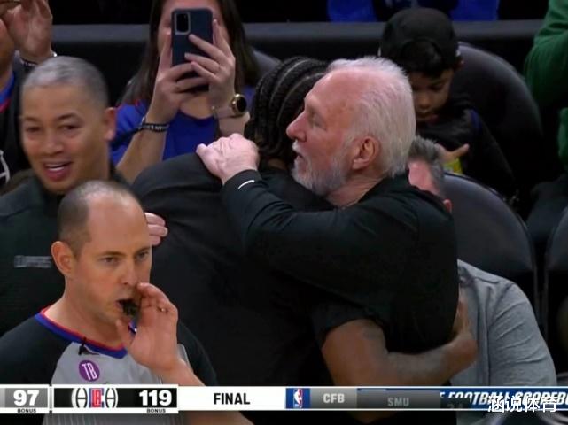 NBA快讯：莱昂纳德波波维奇互相拥抱 勇士老板亲自观战怀斯曼(1)