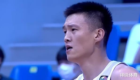 周鹏接受央视篮球名嘴专访：若中国男篮需要老队员，我将义无反顾(1)