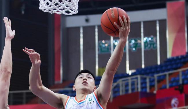 2分险胜！上海男篮逆转山东，刘铮26分，王哲林26分15篮板(3)