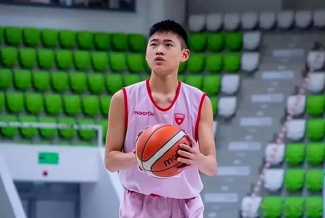 中国篮球希望之星赵维伦：不关心控制不了的事情，可控的做到极致(4)