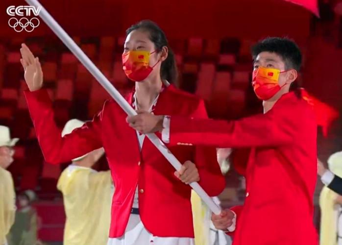 盘点中国历届奥运会旗手，各个郎才女貌，姚明算是比较特殊的