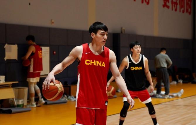 14人或被重用，中国男篮展开分组对抗，阵容框架基本确定！(5)