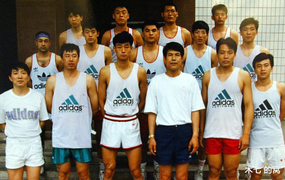 中国男篮黑色训练服亮眼！经典球衣你还记得多少？(5)