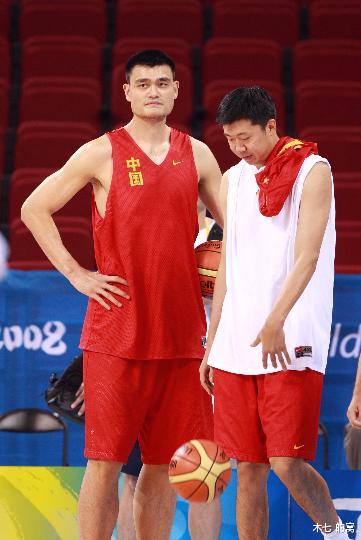 中国男篮黑色训练服亮眼！经典球衣你还记得多少？(13)
