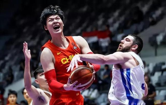 中国男篮出猛将，杜锋指出男篮最大问题，分析对手如临大敌