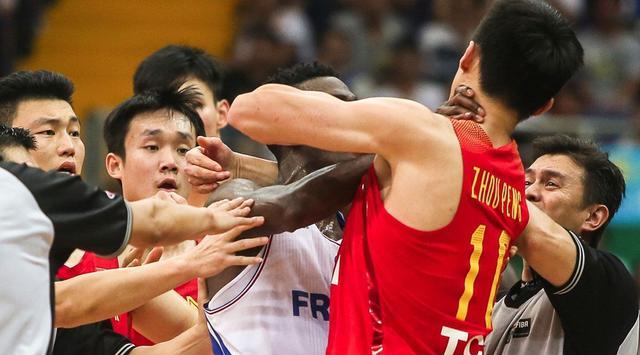 宫鲁鸣：男篮主场哨肯定有，澳洲教练要求中国男篮不靠裁判赢球(5)