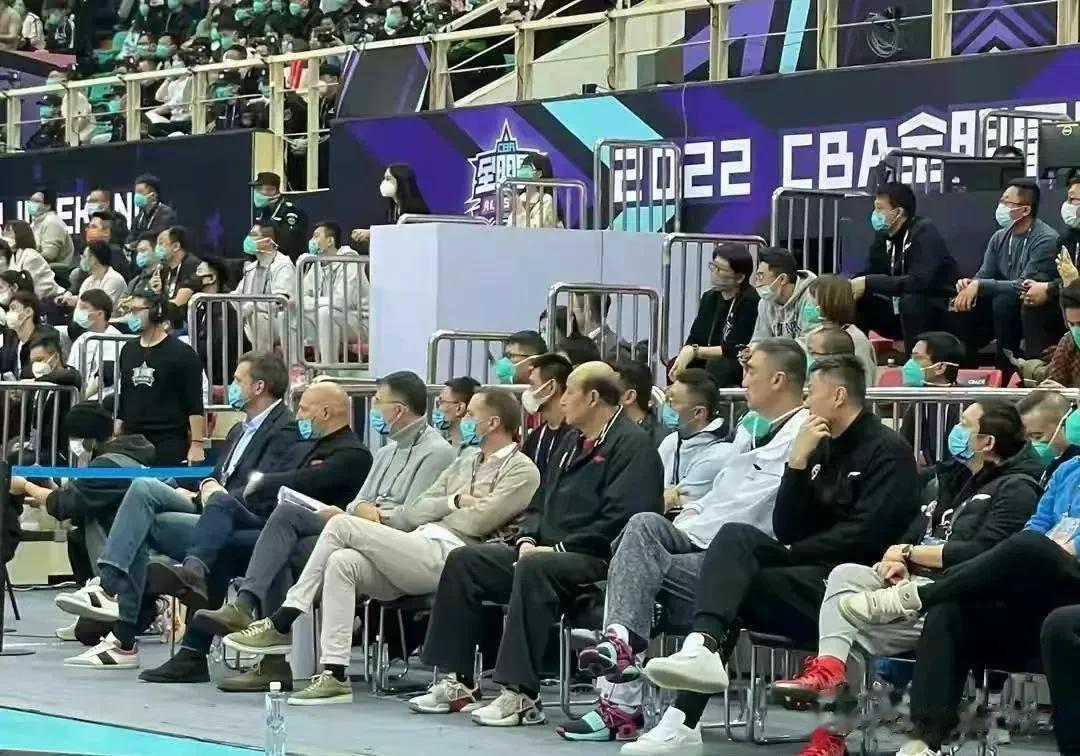 中国男篮主教练乔尔杰维奇观看CBA全明星赛三人获加分，三人缺少机会。
3月27日