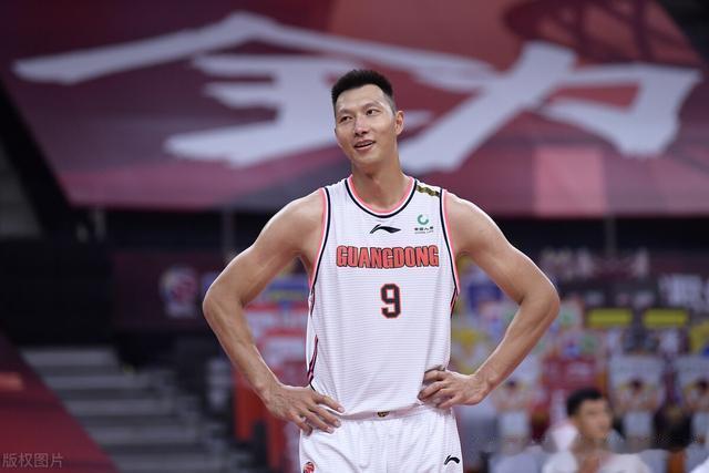 再给易建联两三个赛季，他就能突破15000分成为中国篮球第一人