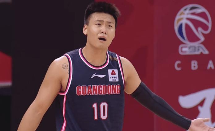 揭秘！广东篮球队4位球员意外离队，1人被裁翻泪海！