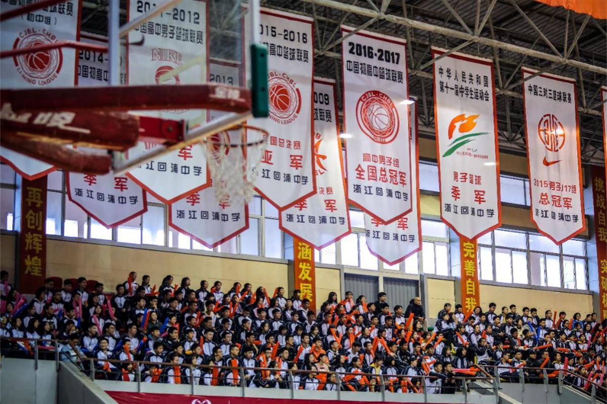 超燃！小县城中学篮球队勇夺全国冠军，有梦想就是了不起！(2)