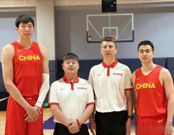 中国男篮近20年，在10位主教练中，前4位主帅功劳最大，3位成绩不佳
1.蒋兴权(2)