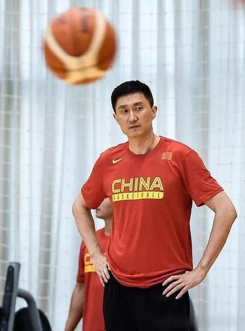 中国男篮近20年，在10位主教练中，前4位主帅功劳最大，3位成绩不佳
1.蒋兴权(3)