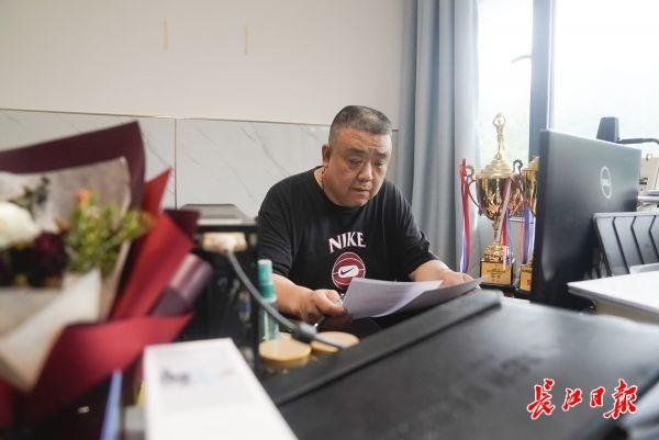 带出国家冠军队的武汉二中篮球“老爹”李勇：“一无所有”又“无所不有”(2)