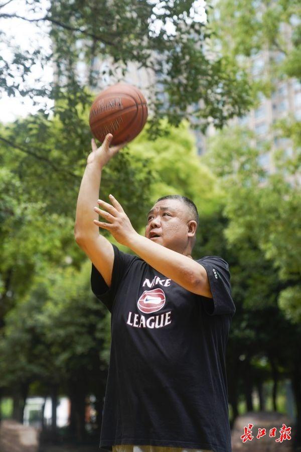 带出国家冠军队的武汉二中篮球“老爹”李勇：“一无所有”又“无所不有”(3)