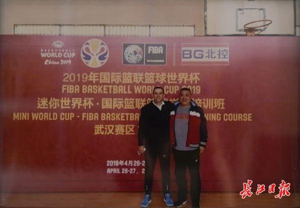 带出国家冠军队的武汉二中篮球“老爹”李勇：“一无所有”又“无所不有”(4)