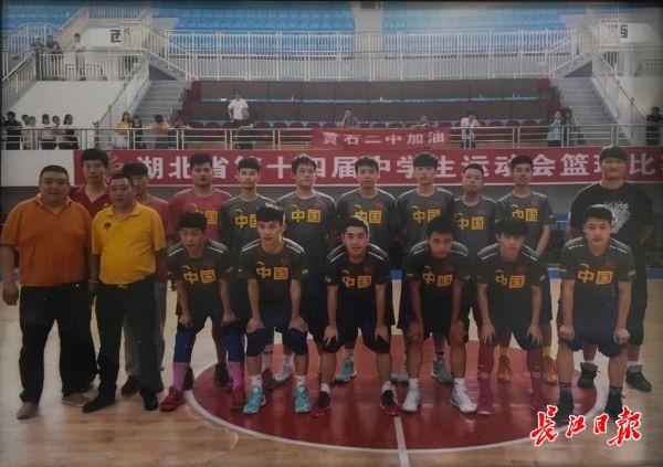 带出国家冠军队的武汉二中篮球“老爹”李勇：“一无所有”又“无所不有”(6)