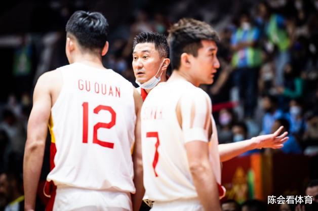 中国男篮迎来青春风暴，老将周鹏或将无缘大名单，乔帅更重视锋线