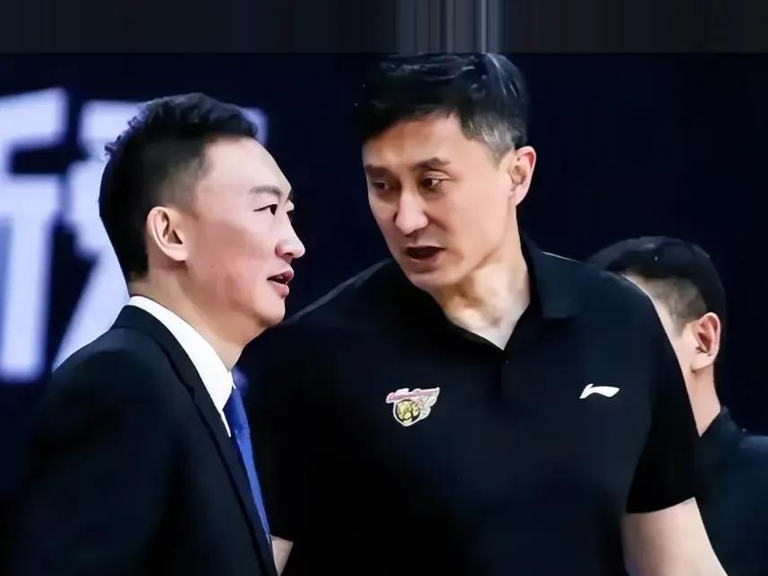 CBA攻防最出色的两名教练是谁？

1，进攻：刘维伟
刘维伟倡导，14秒完成一次(1)