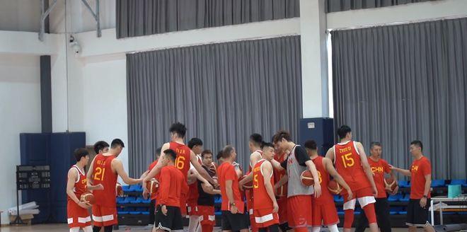 中国男篮第一堂训练课，两名球员缺席，一人始终没见踪影引起猜测(4)