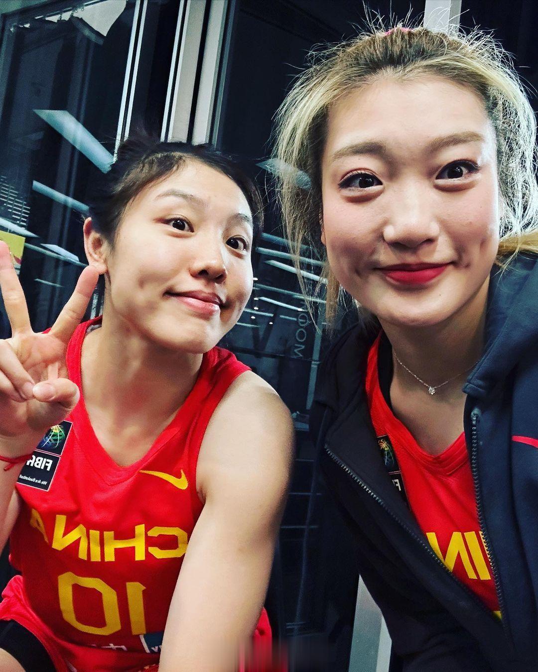 中国女篮今天在拍摄亚洲杯定妆照，队员们在社交媒体上已经放出来一些花絮了，比赛临近(5)