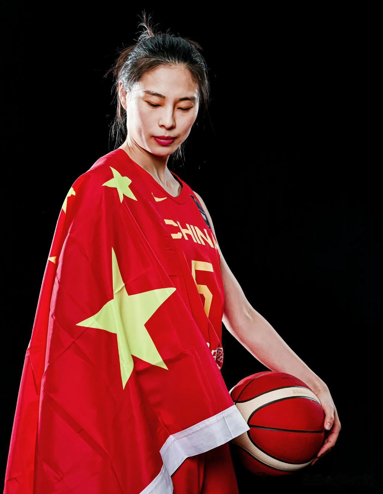 中国女篮
女篮亚洲杯倒计时1天，我心目中的预测首发阵容。
1、王思雨
2、杨力维