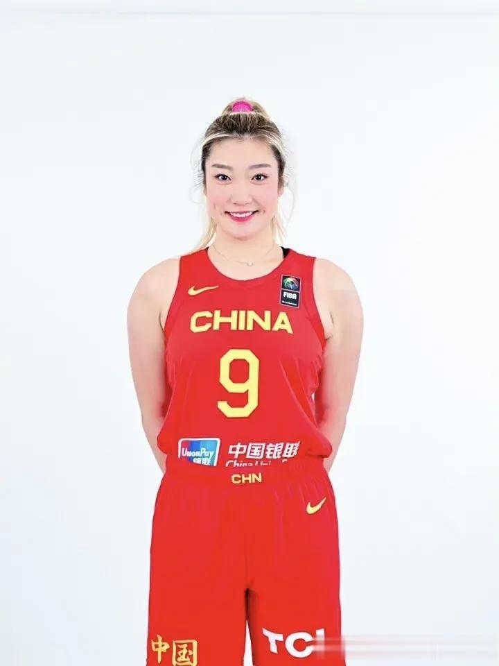 中国女篮
女篮亚洲杯倒计时1天，我心目中的预测首发阵容。
1、王思雨
2、杨力维(5)
