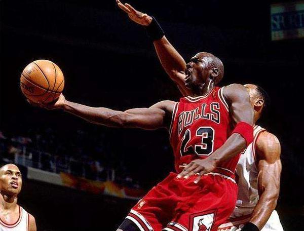 史上最伟大的篮球运动员：詹姆斯与乔丹的争议炸裂(1)