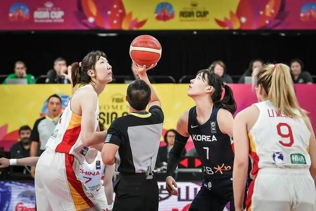 中国女篮险胜韩国，赛后2人被批，拖李梦韩旭后腿，郑薇正式出手