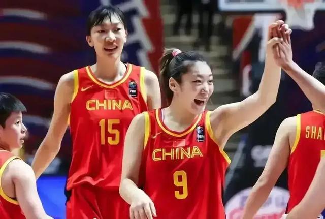 中国女篮险胜韩国，赛后2人被批，拖李梦韩旭后腿，郑薇正式出手(3)
