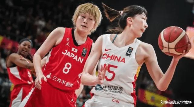 2分绝杀！日本6连冠梦碎，中国女篮登顶，王牌26分，五星红旗飞扬