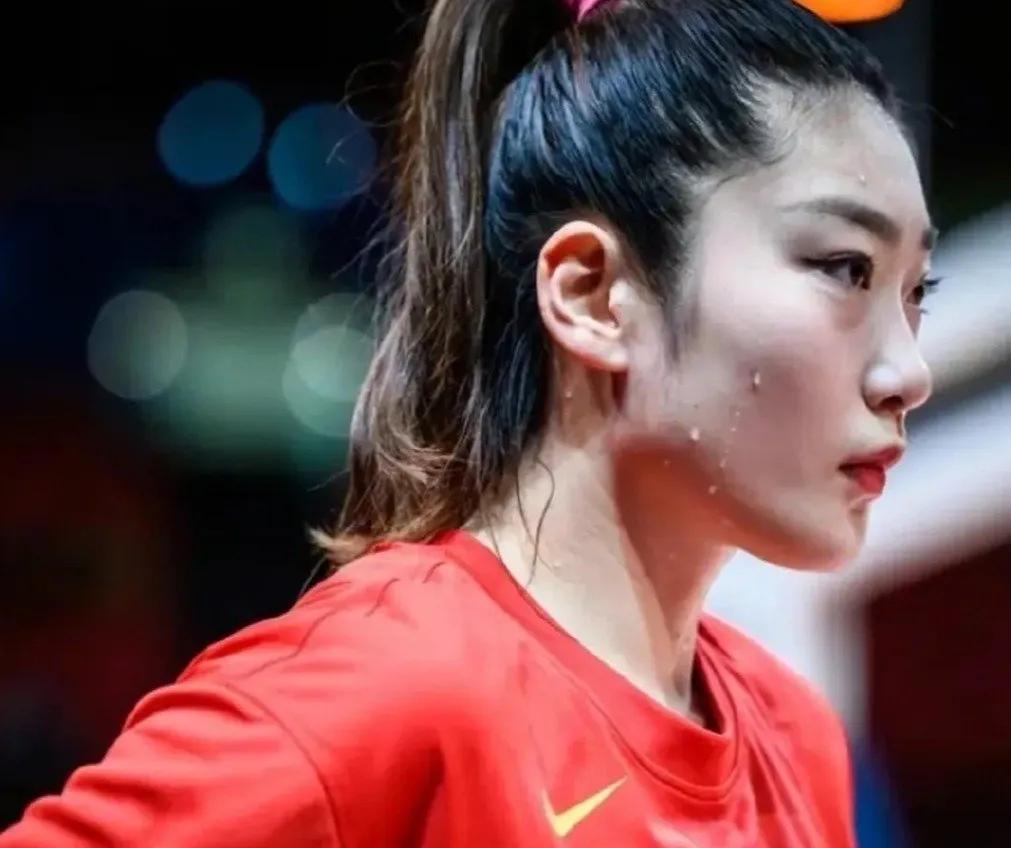 狂砍17分5板6攻助中国女篮夺冠！球迷排队给李梦道歉，郑薇姚明赌对了。

在最近(1)