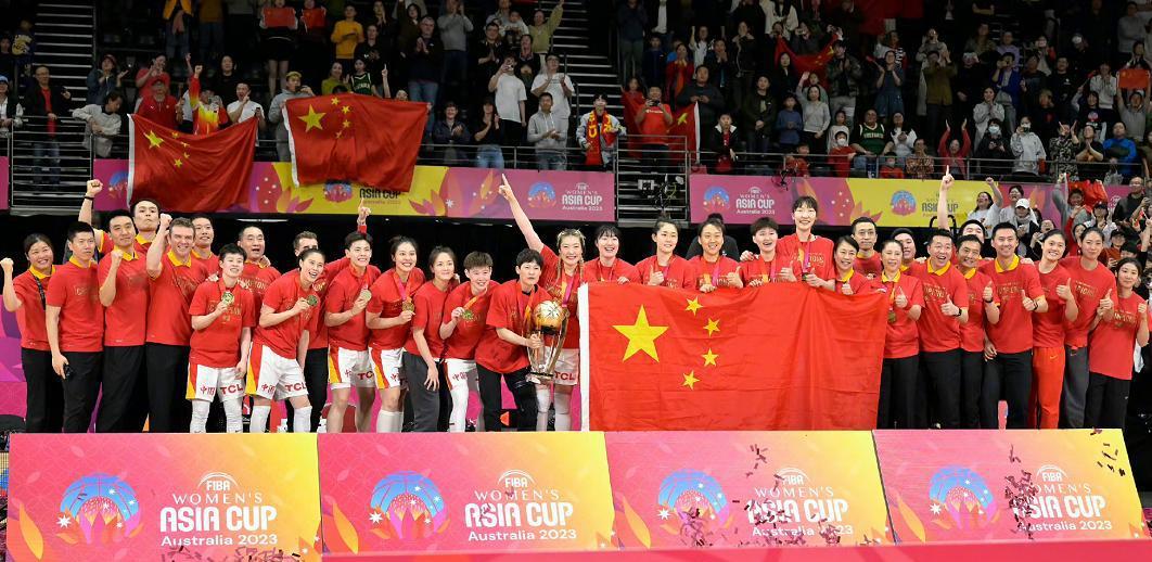 中国女篮勇夺金牌，中国女排战胜世界第一，压力留给了男篮与男排