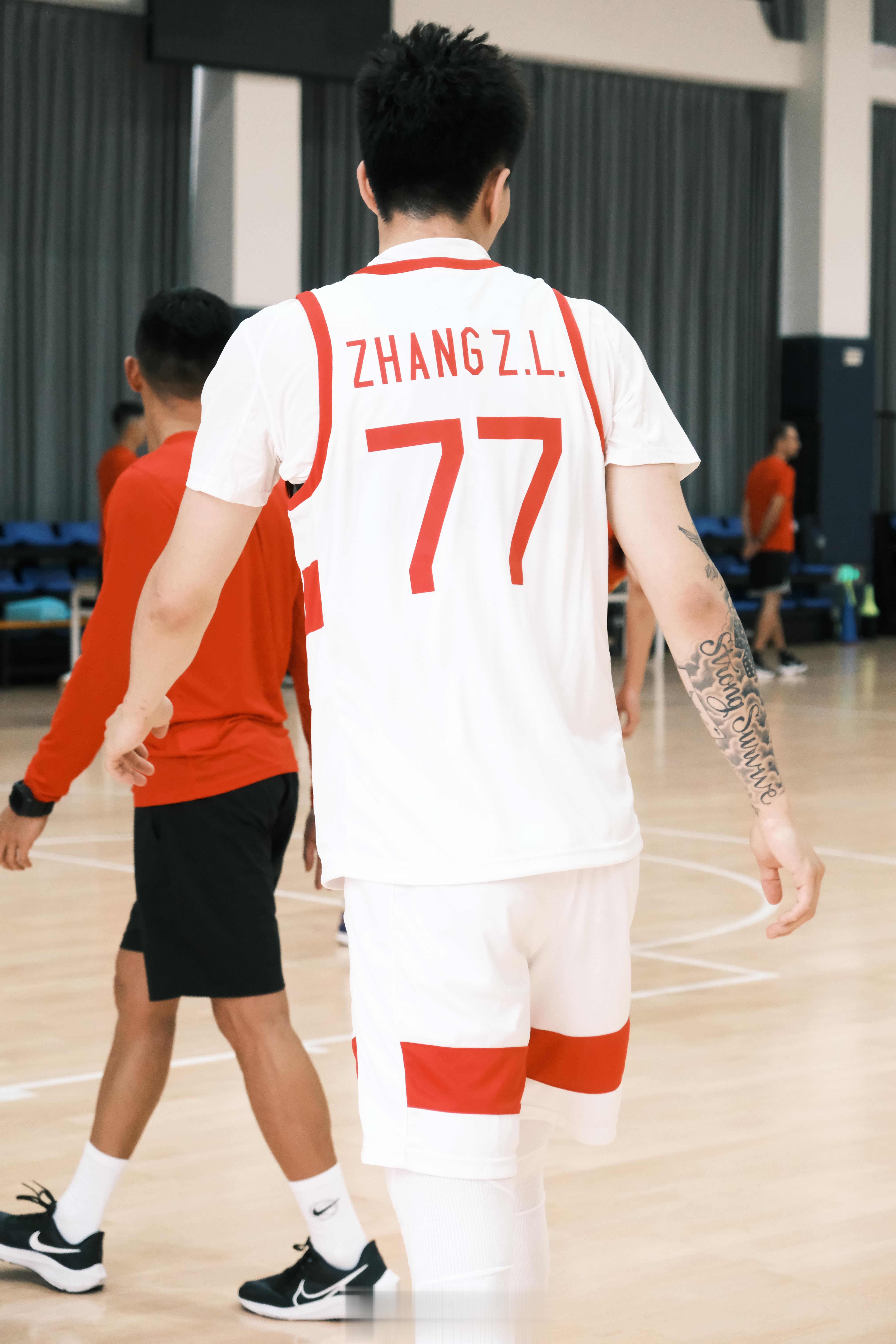 白红77号，老帅了。#张镇麟[超话]##中国男篮# ​​​(3)
