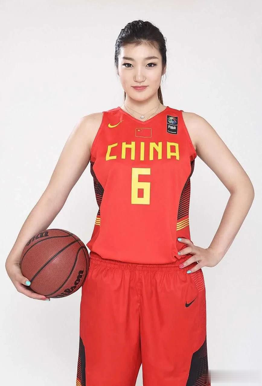 中国十大女篮运动员，你认识几个？

1、郑海霞
2、苗立杰
3、韩旭
4、隋菲菲(1)