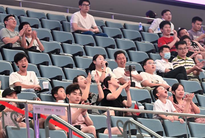 杭州奥体中心体育馆迎来国际篮球挑战赛(10)