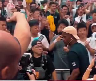 巴特勒惊喜出现贵州村BA！NBA球星探访中国乡村篮球文化(3)